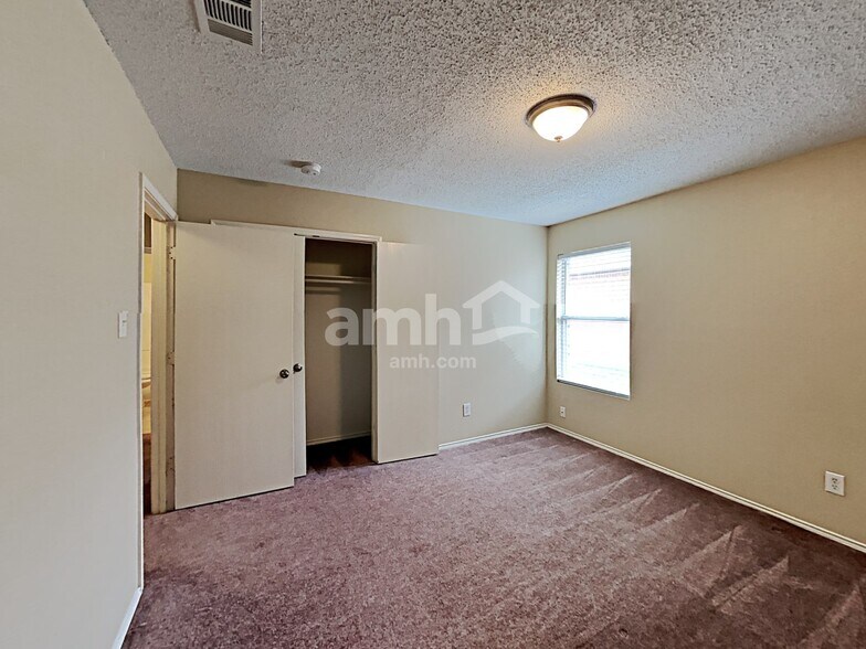 Building Photo - 1514 Lonesome Dove Trail