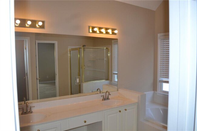 Building Photo - 3619 Wyntering Trail