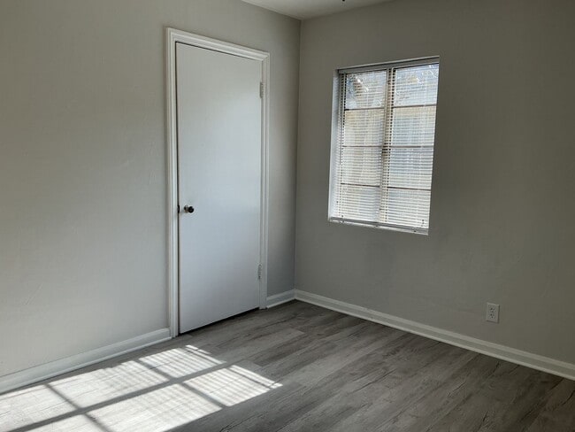 Building Photo - Shaw - 210/212 Allamanda