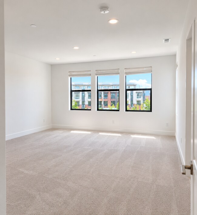 Building Photo - 114 8th St