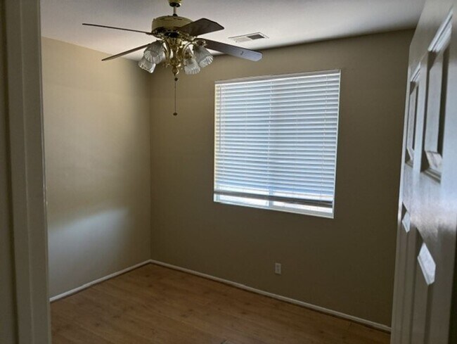 Building Photo - 37799 Amber Ln