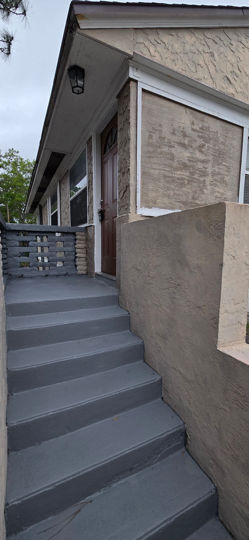 Building Photo - ONE BEDROOM ONE BATHROOM NEWLY RENOVATED A...