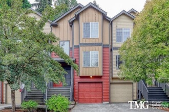 Building Photo - Centrally Located, Pet Friendly, 3 Bed 2.5...