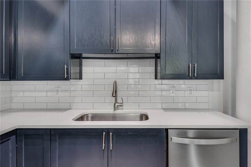 Building Photo - 400 Village Pkwy