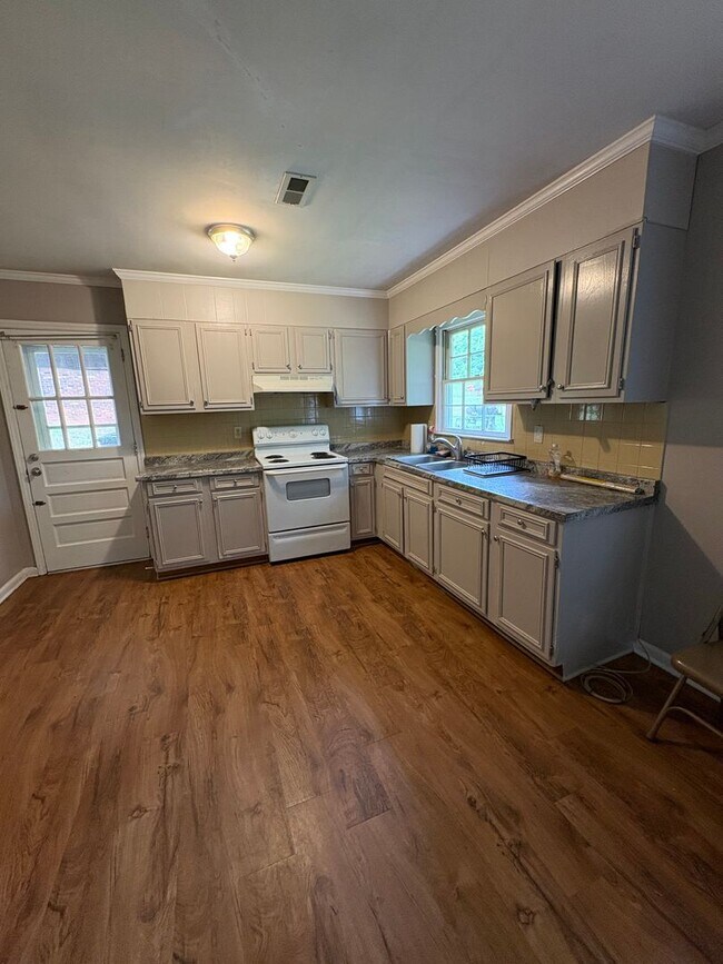Building Photo - For Rent – Charming 4BR Home in Ardmore Area!