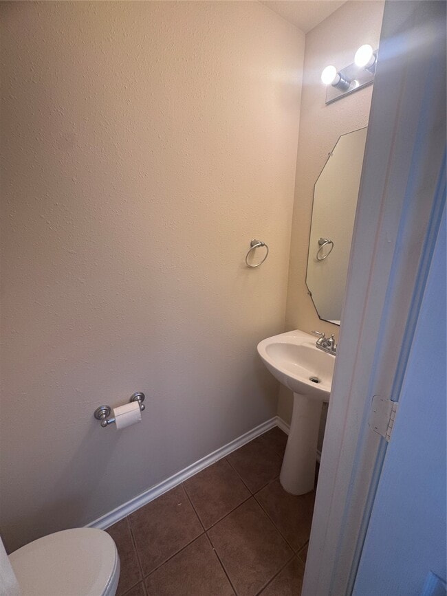 Building Photo - 6213 Stoney Creek Dr