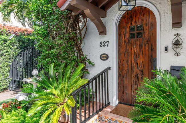 Building Photo - 227 Marlborough Rd
