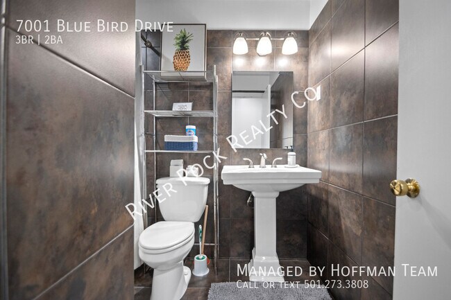 Building Photo - 7001 Blue Bird Dr