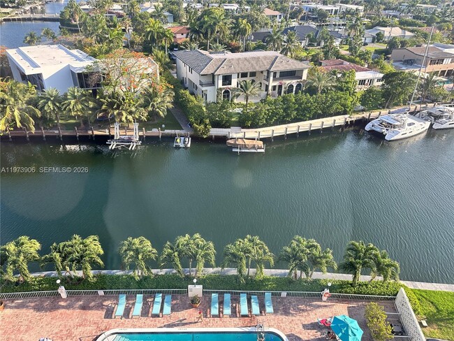 Building Photo - 401 Golden Isles Dr