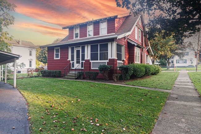 Building Photo - 6 Sanger Ave