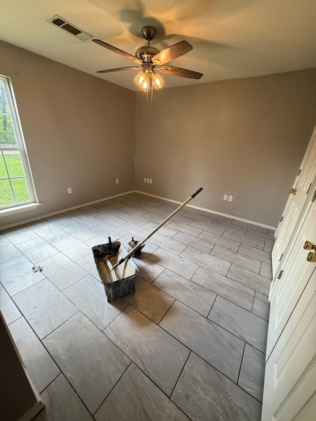 Building Photo - 3 Bed 2 Bath House with 1 Car Garage.  Total Electric. Yard Care Included.