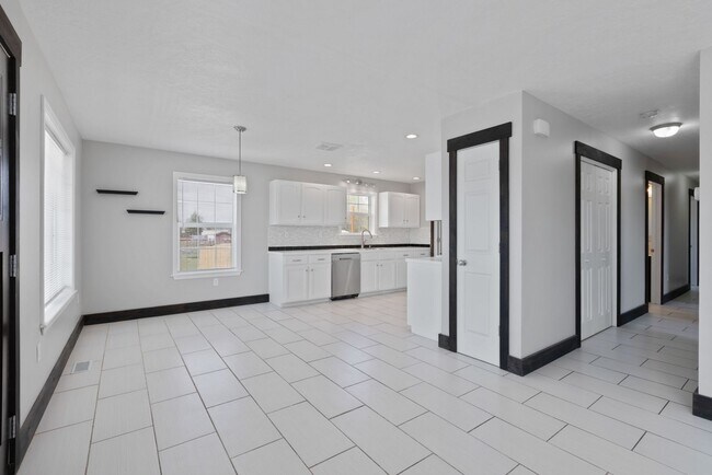 Building Photo - 4-Bed 2-Bath Hidden Gem on a Quiet Cul-de-Sac in Idaho Falls – Move-In Ready!