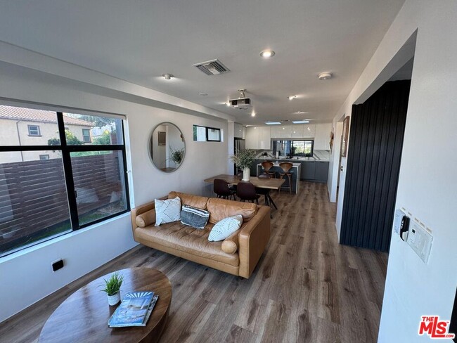 Building Photo - 7302 Mooney Dr