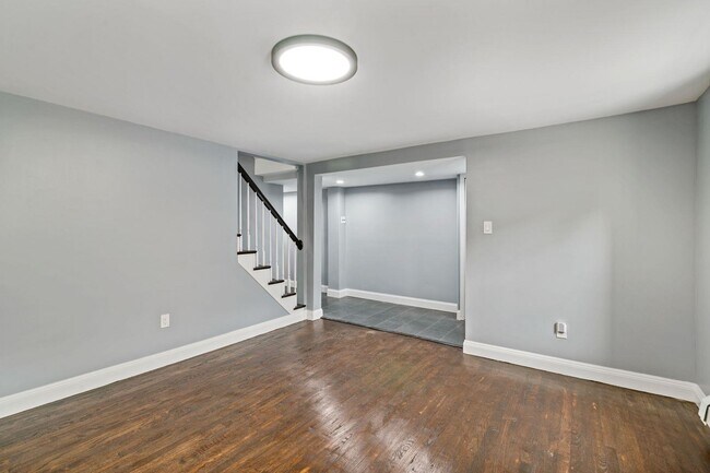 Building Photo - 211 New York Ave