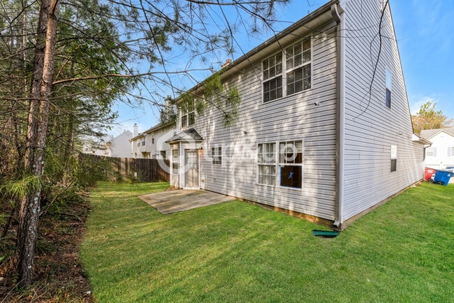 Building Photo - Fantastic 5bd/2.5ba home! Let yourself in!