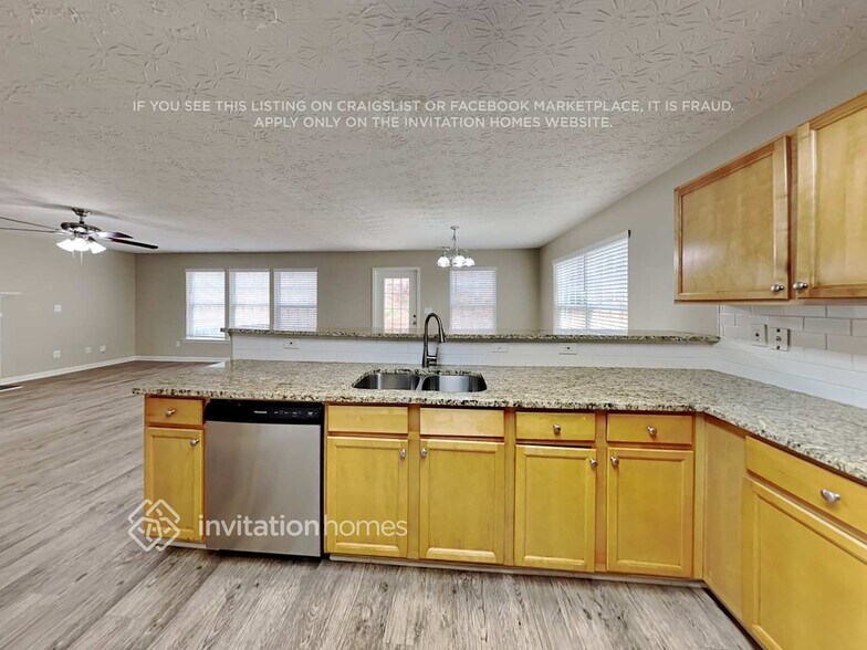 Building Photo - 371 Arrowhead Dr