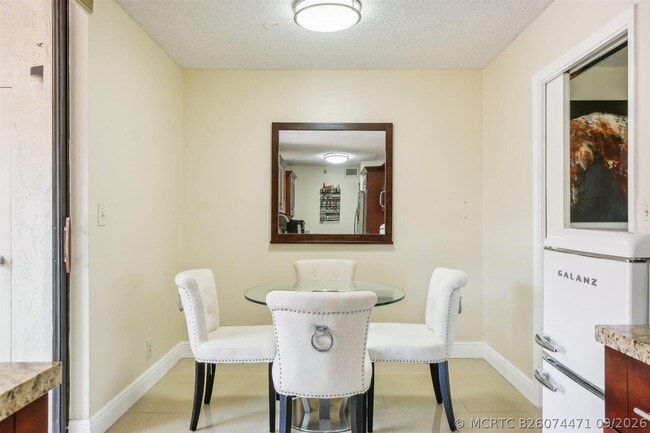 Building Photo - 7153 Promenade Dr