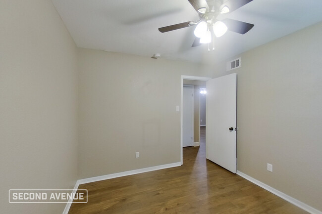 Building Photo - 2204 Carywood Dr