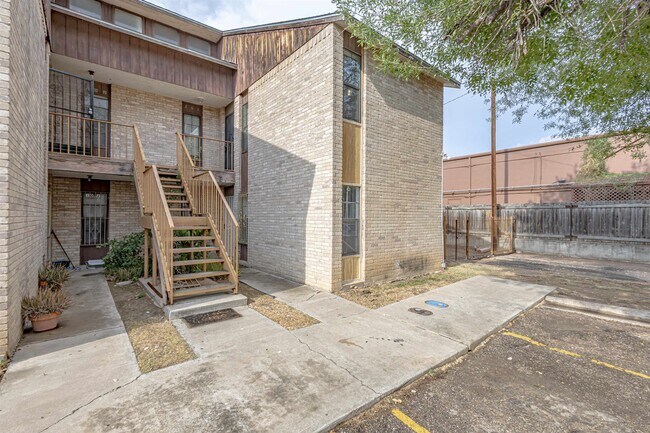 Building Photo - 100 Hillside Rd