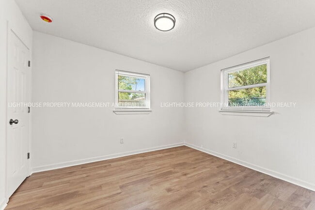 Building Photo - Coming Soon - Renovated 2BR/1BA Duplex with Front Porch