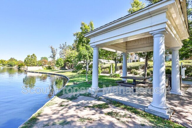 Building Photo - 28814 S Lake Dr