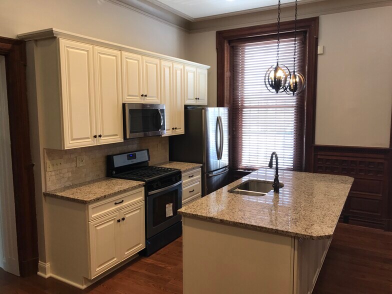 Primary Photo - 930 N Lincoln Ave