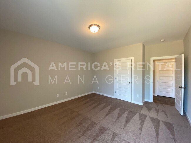 Building Photo - 68 WATER OAK DR