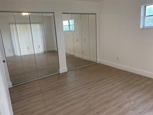 Building Photo - 4121 Stirling Rd