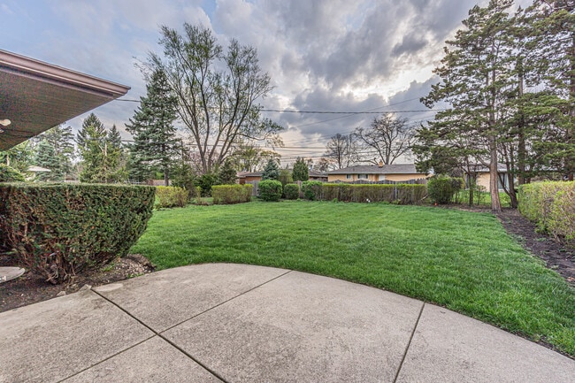 Building Photo - 650 Patricia Ln