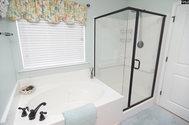 Building Photo - 212 Glossy Green Ln