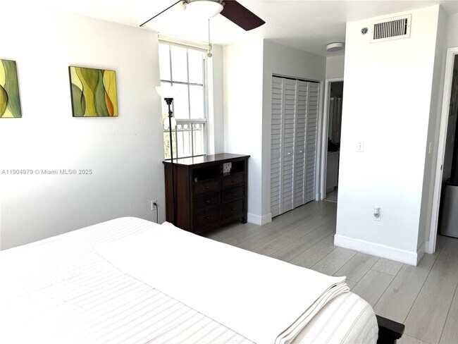 Building Photo - 19701 E Country Club Dr