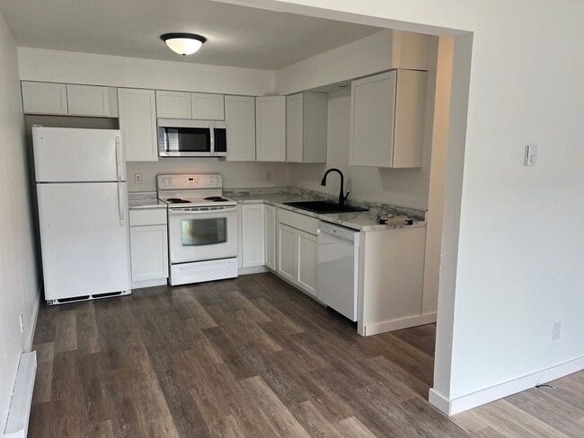 Building Photo - 915 Genrich St