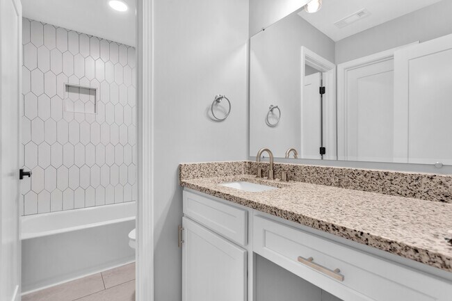 Building Photo - 1006 Canyon Point Cir