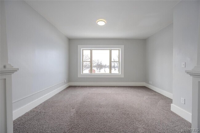 Building Photo - 1204 Niagara St