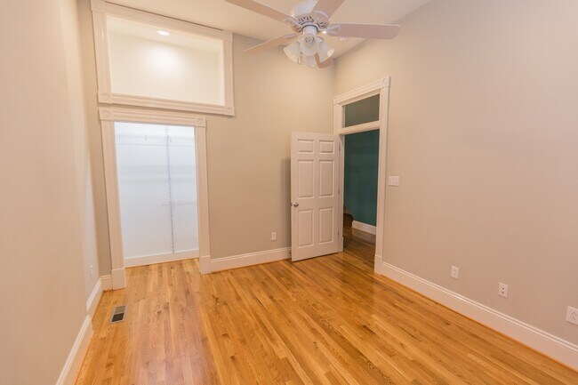 Building Photo - 1121 West Ave