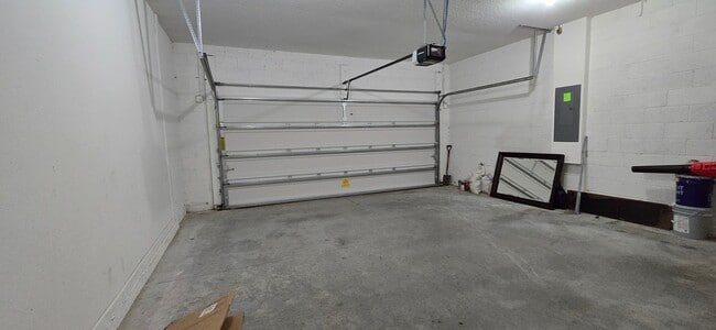Building Photo - 15660 Merlin Ave