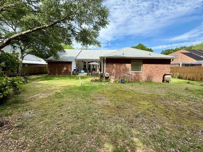 Building Photo - Stunning Bluewater Bay Home in Parkwood Estates!