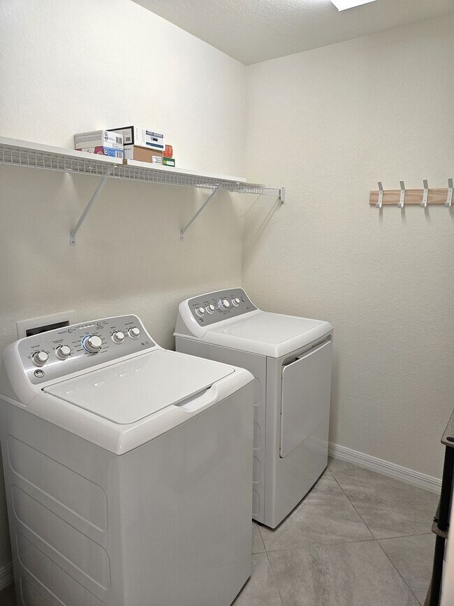 Building Photo - Seasonal Short-Term Sought after Sarasota National (Social Membership) with resort like Amenities!