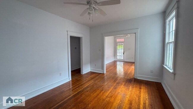 Building Photo - 3 Bedroom on Broadway!