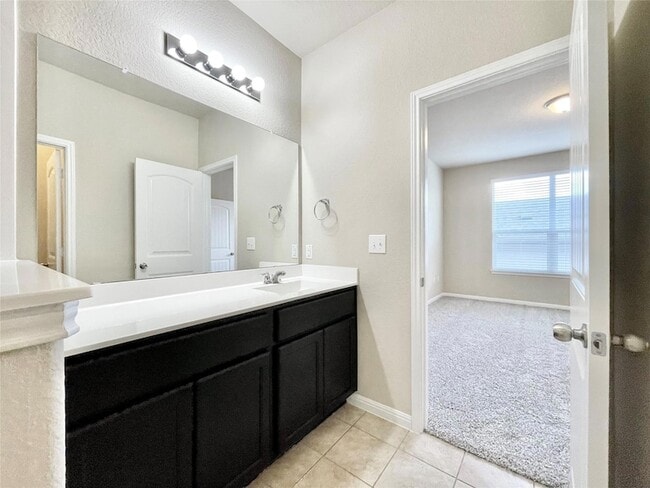 Building Photo - 415 Crater Lake Dr