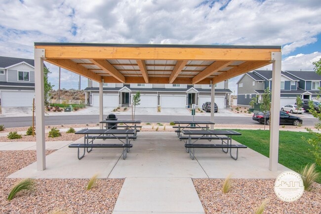 Building Photo - Brand New Townhome In Spanish Fork With Lu...