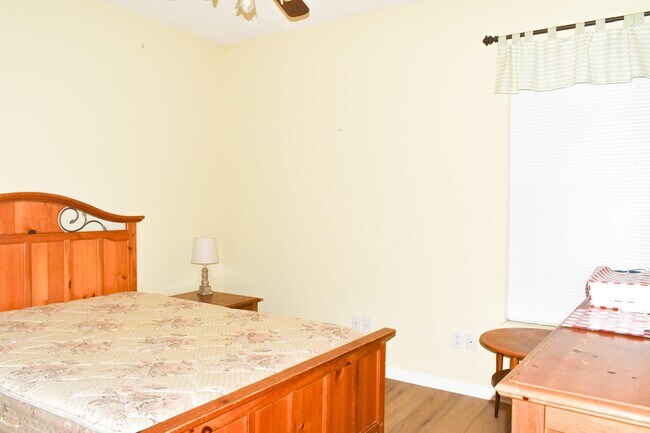 Building Photo - 1670 Sedgefield Dr