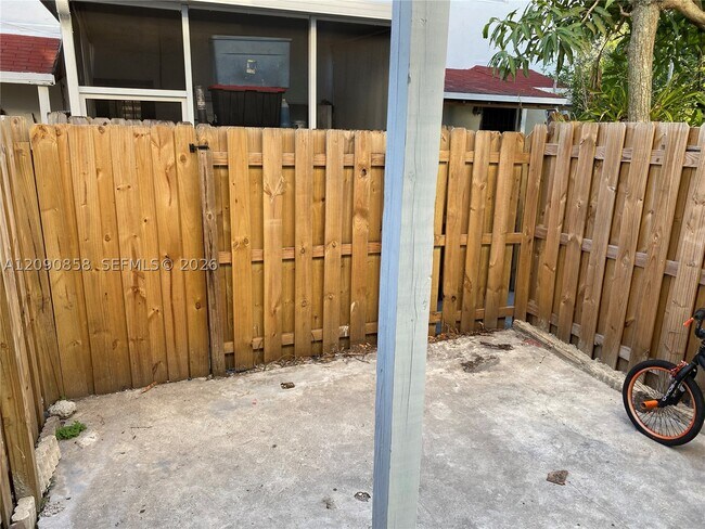 Building Photo - 1460 NE 151st St