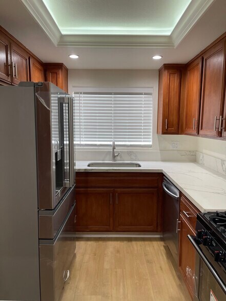 Primary Photo - 15114 Sherman Way