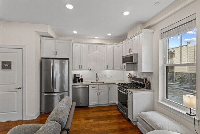 Building Photo - 44 W Eagle St