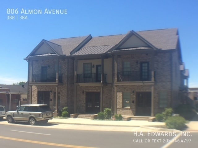 Building Photo - 806 Almon Ave