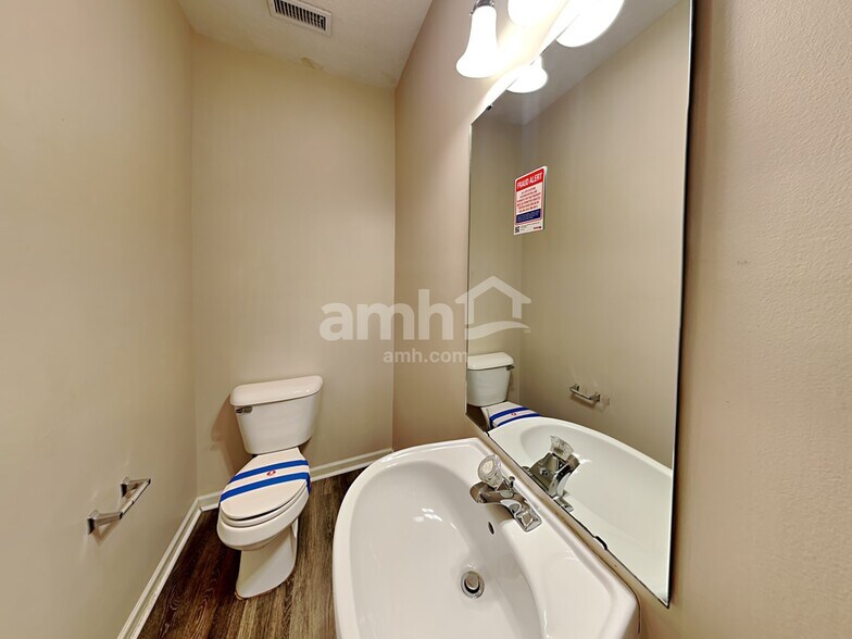 Building Photo - 1007 Rutherford Way