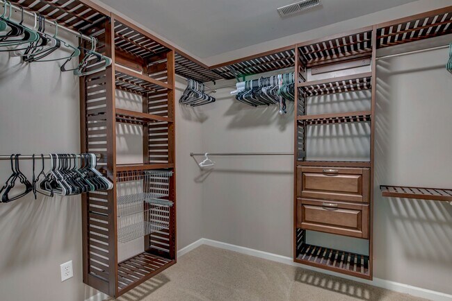 Building Photo - 208 Woodbrook Way