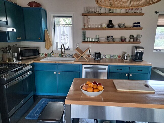 Building Photo - Charming 4-Bedroom, 2-Bath Home with Priva...