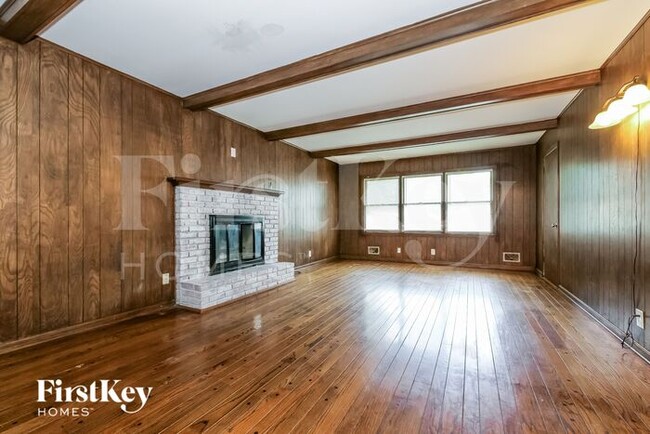 Building Photo - 8605 Maywood Ave